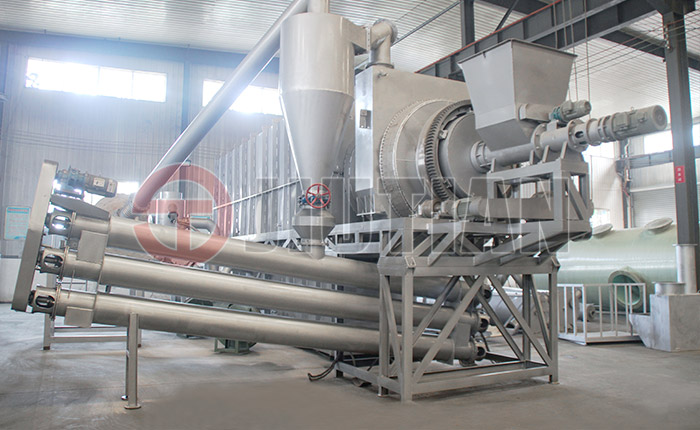 Can the wood tar produced during the carbonization process be collected?